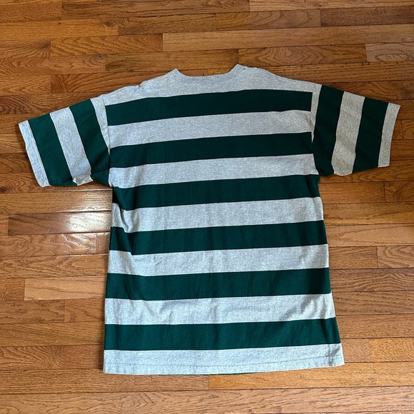 Vintage Walt Disney world shirt size L/XL - Picture 6 of 6